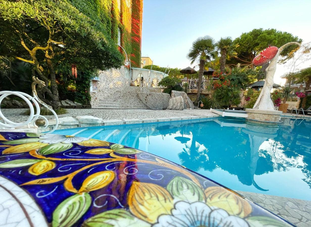 Milton Boutique Hotel - Adults Only ليدو دي يسولو المظهر الخارجي الصورة