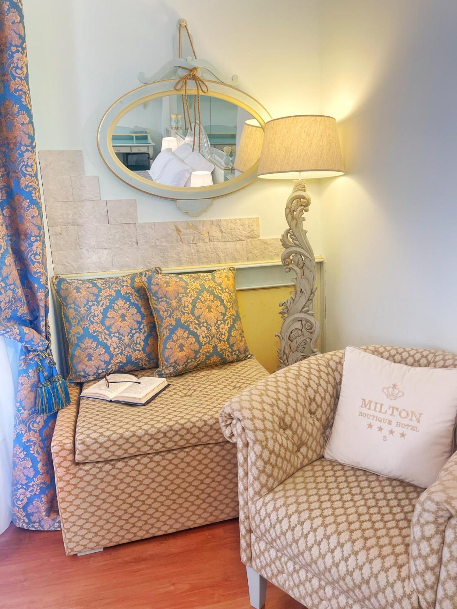 Milton Boutique Hotel - Adults Only ليدو دي يسولو المظهر الخارجي الصورة