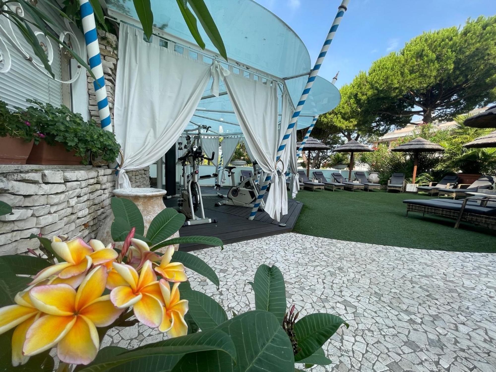 Milton Boutique Hotel - Adults Only ليدو دي يسولو المظهر الخارجي الصورة