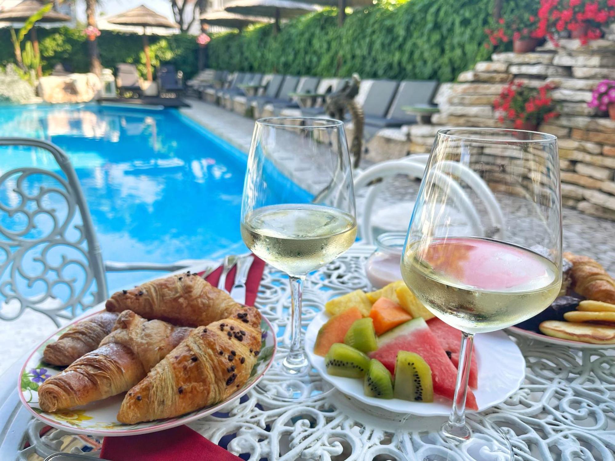 Milton Boutique Hotel - Adults Only ليدو دي يسولو المظهر الخارجي الصورة